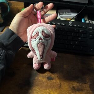 Youtooz Cute Ghost Face Plush keychain